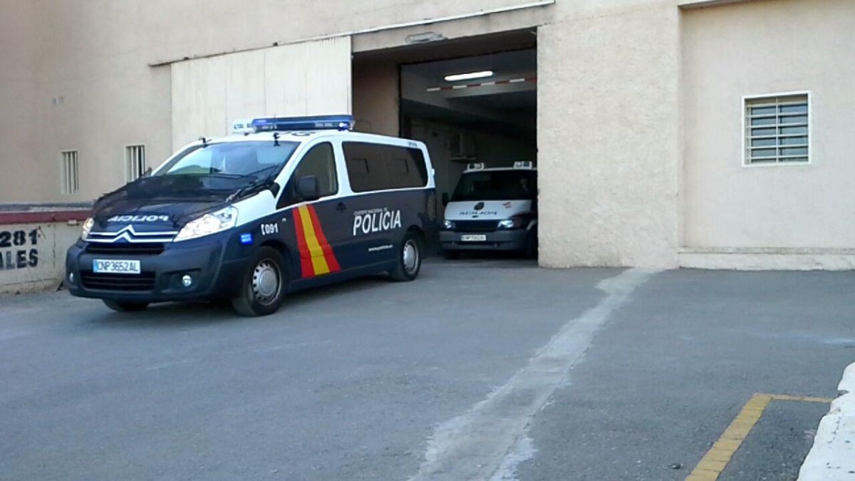 Salida de furgones del centro penitenciario de Almería.