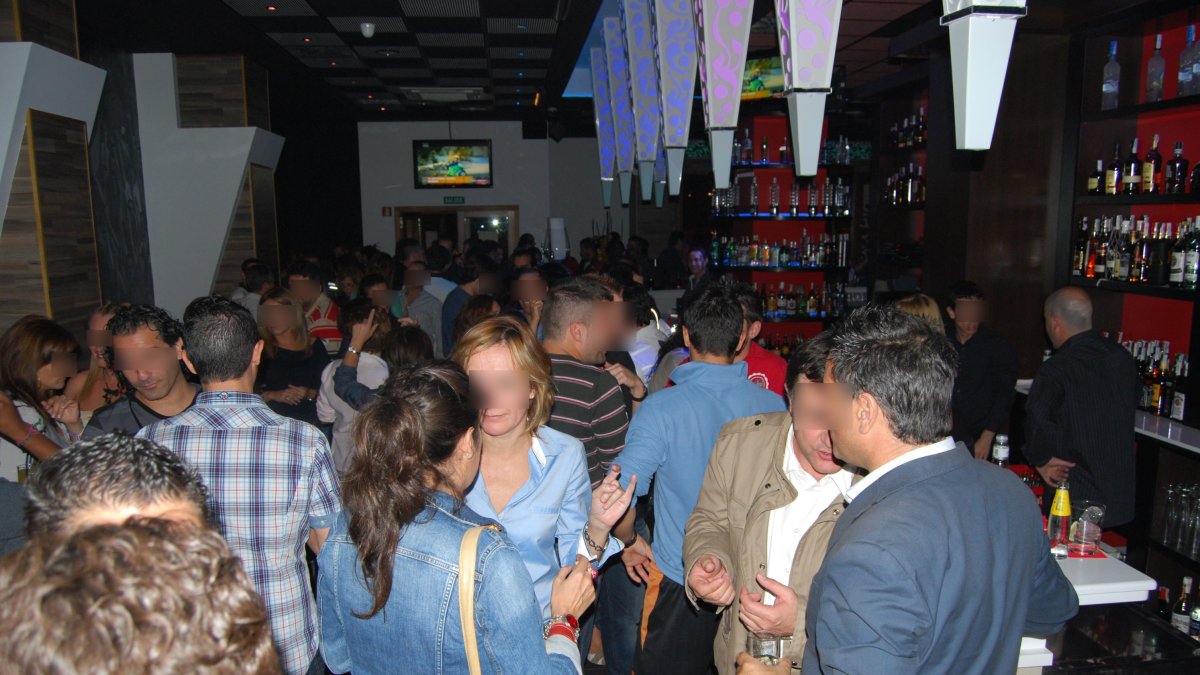 Jóvenes en un local de ocio de la capital, en una imagen de archivo