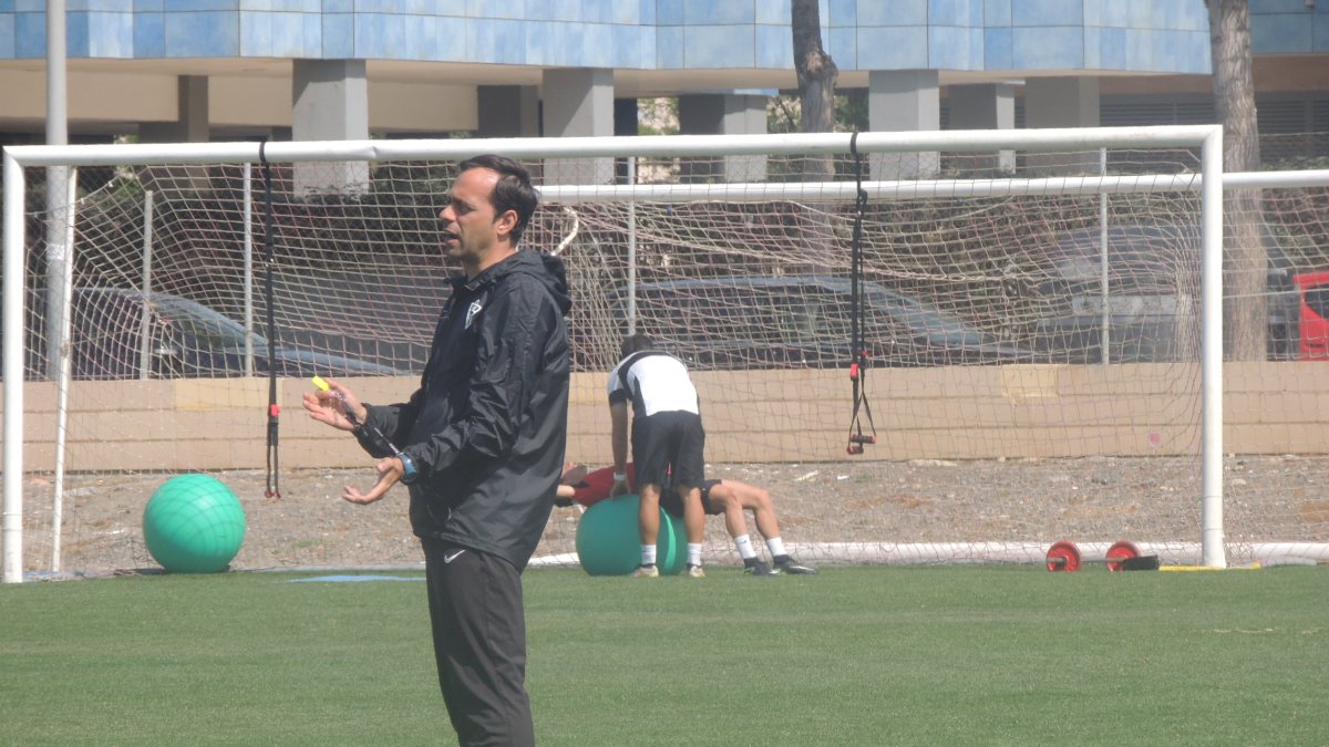 Fran Fernández, en el campo de la Vega de Acá.