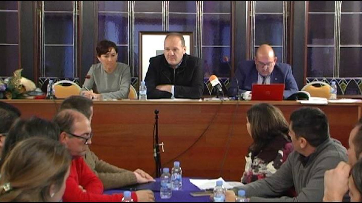 El alcalde de Cuevas durante un Pleno en una imagen de archivo.