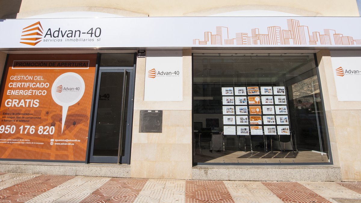 Tienen oficinas en Almería, Aguadulce y Madrid