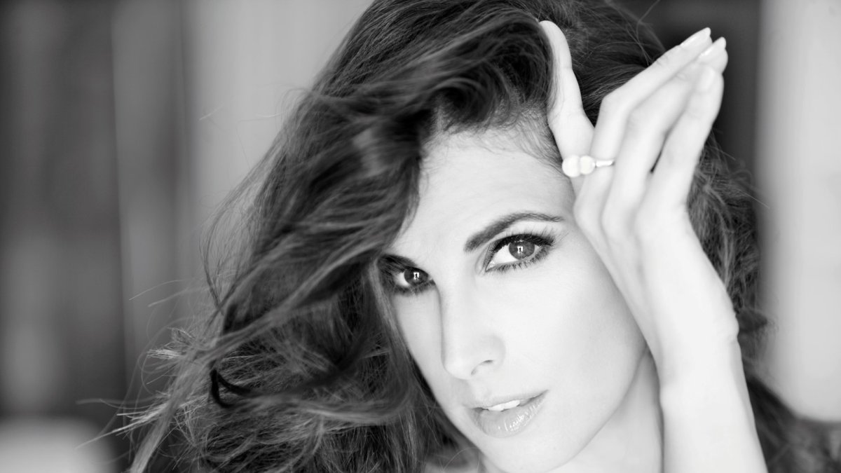 Nuria Fergó celebra esta noche el aniversario del Maestro Padilla cantando por rancheras.