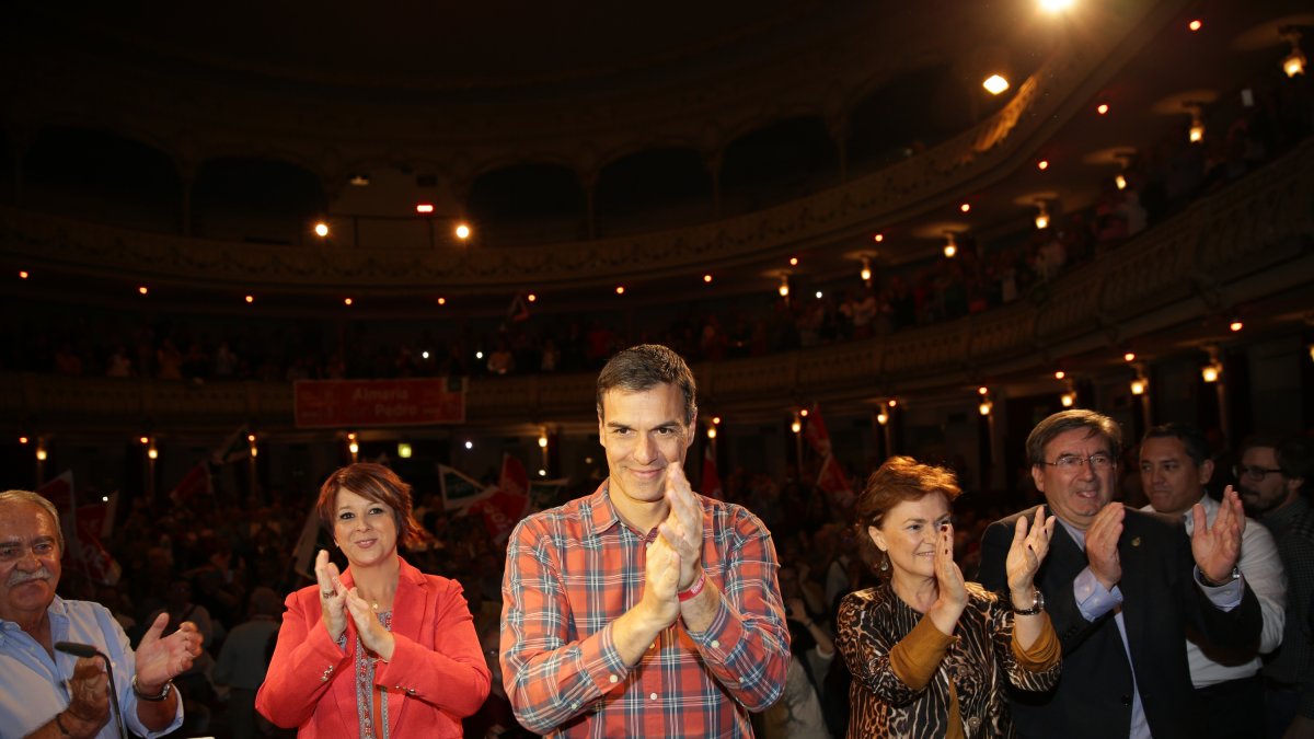 Los participantes en el mitin de Pedro Sánchez.