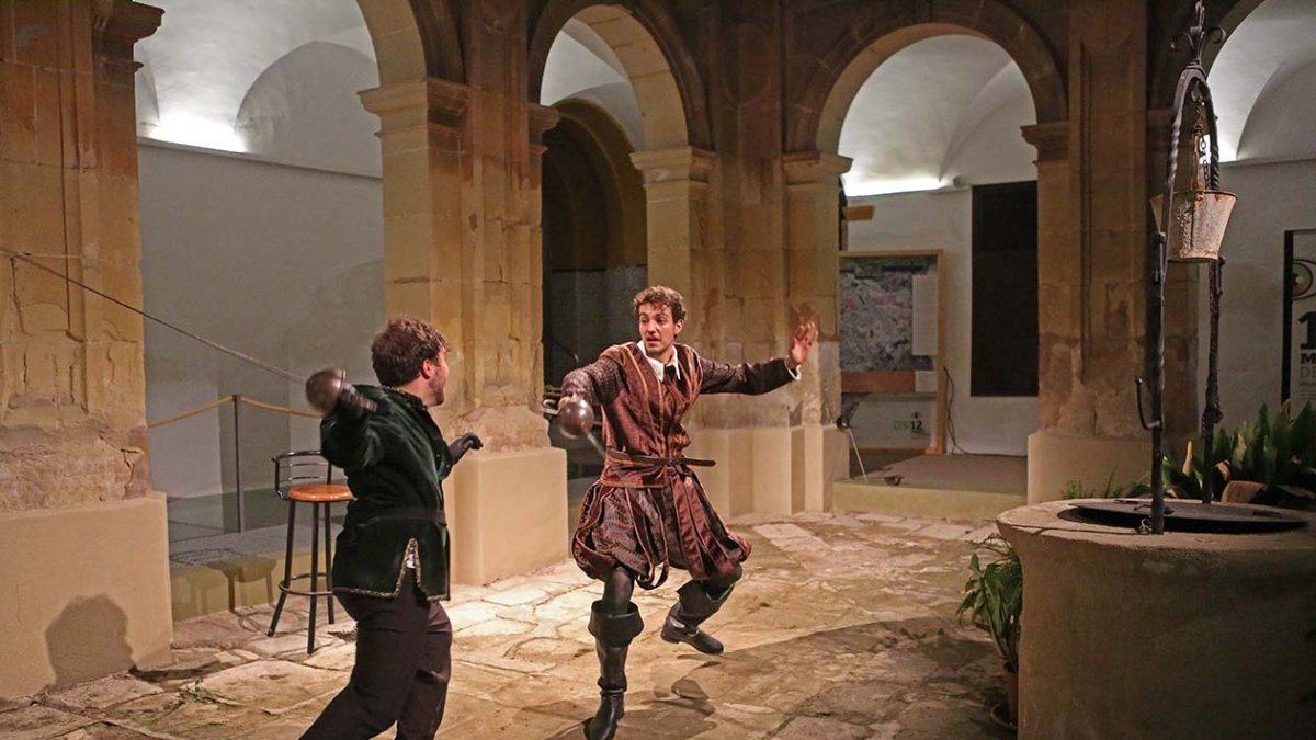 Los bastardos de Shakespeare empuñan sus armas en el Patio de Luces de Diputación.