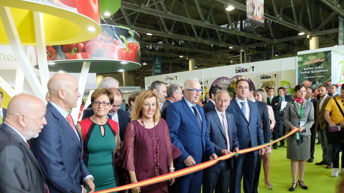 Los representantes institucionales inauguran Infoagro Exhibition en el año 2015.