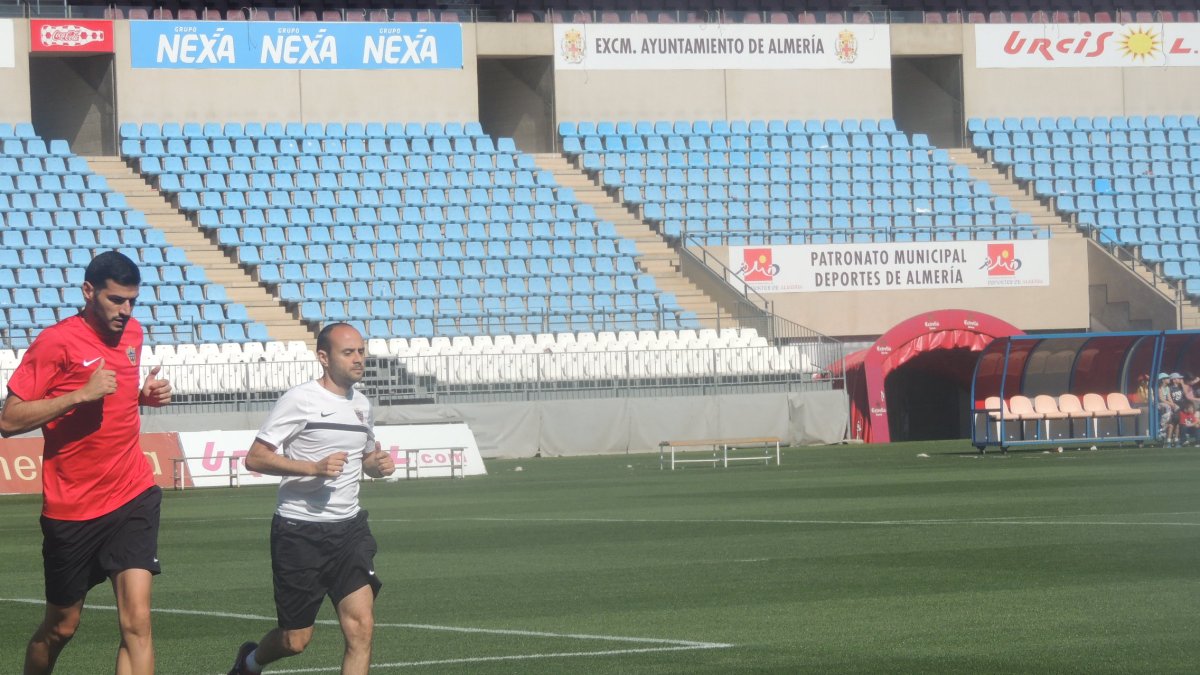 Javi Álamo, este martes con el recuperador Enrique Portaz.