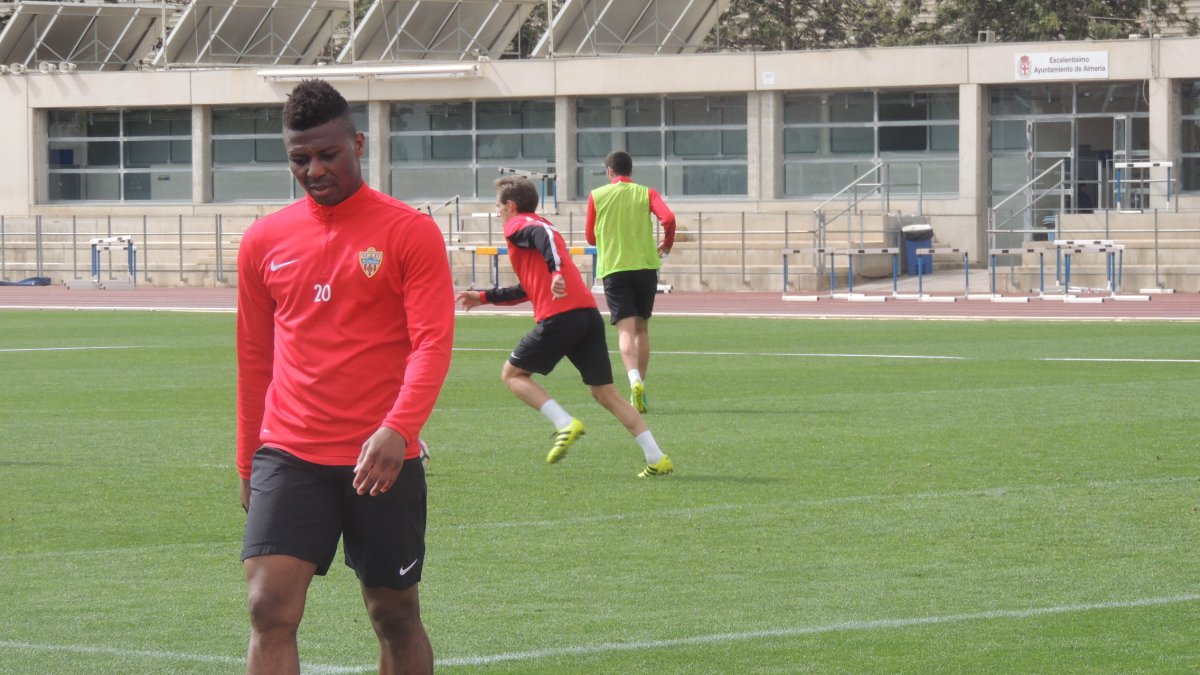 Kalu Uche, en el campo Anexo.