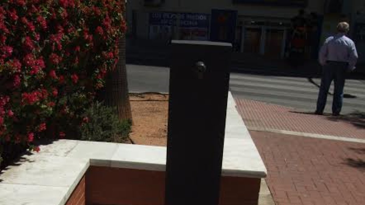 Estado de una de las fuentes de agua potable.