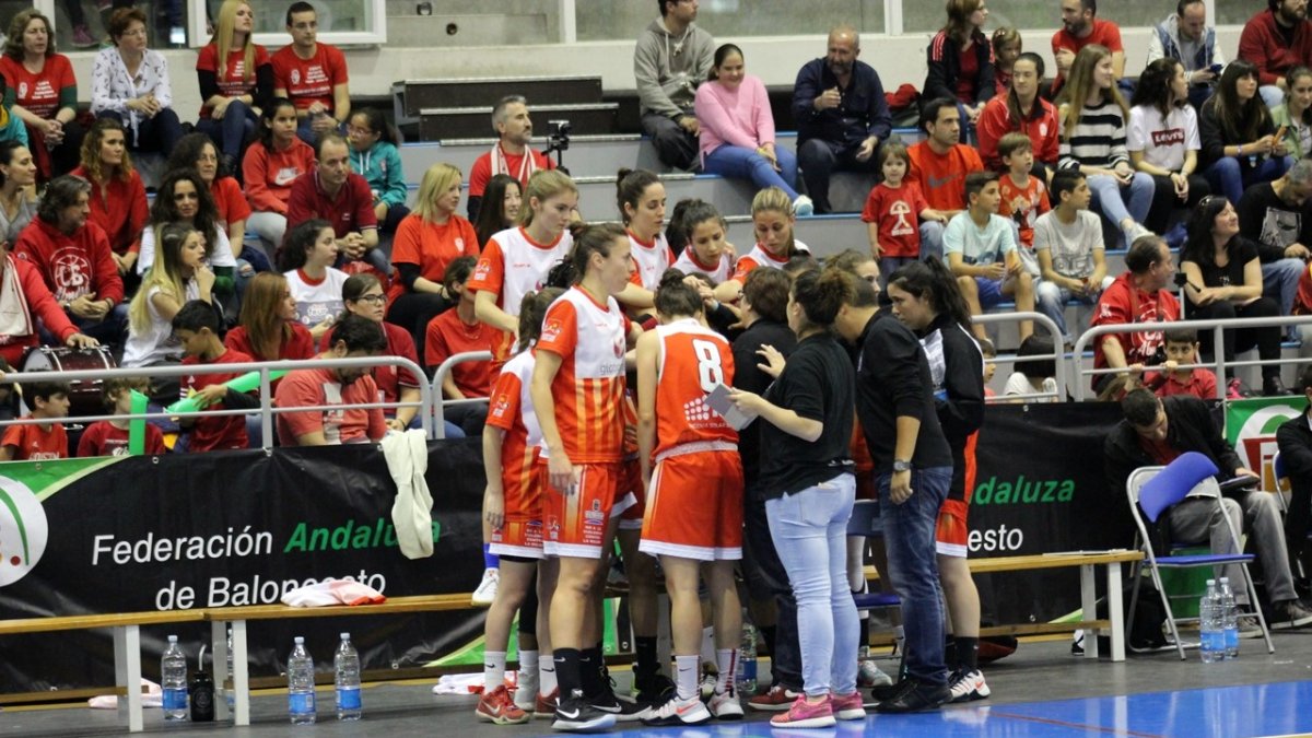 Las rojillas se la juegan en casa.