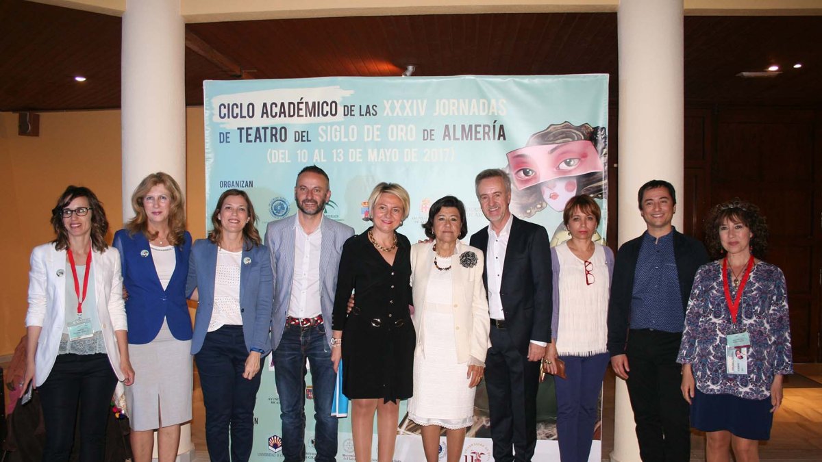 Los homenajeados, junto a representantes de las instituciones organizadoras de las Jornadas del Siglo de Oro.