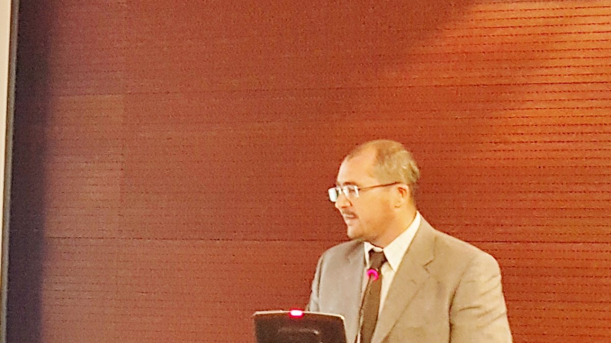 El Dr. Iván Giménez peralta en una charla reciente.