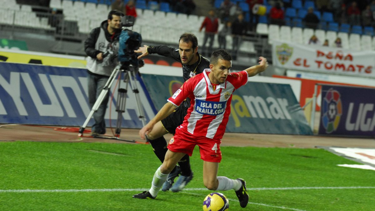 Julio Álvarez en un Almería-Deportivo.