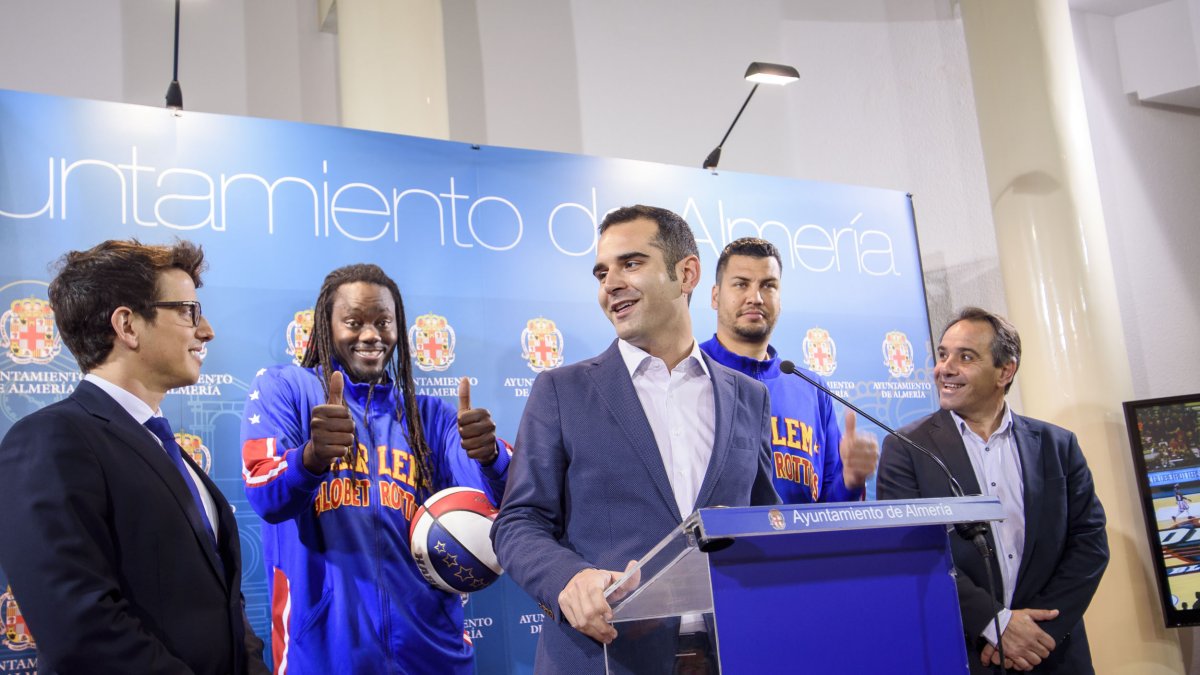 El alcalde, feliz el día de la presentación.