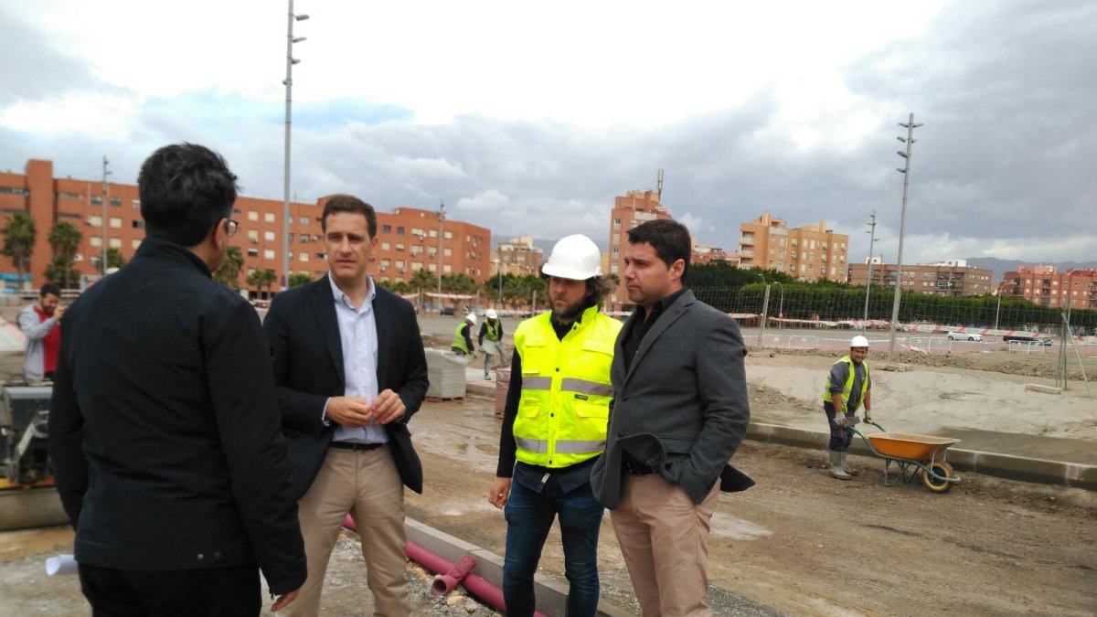 Miguel Ángel Castellón visita las obras.