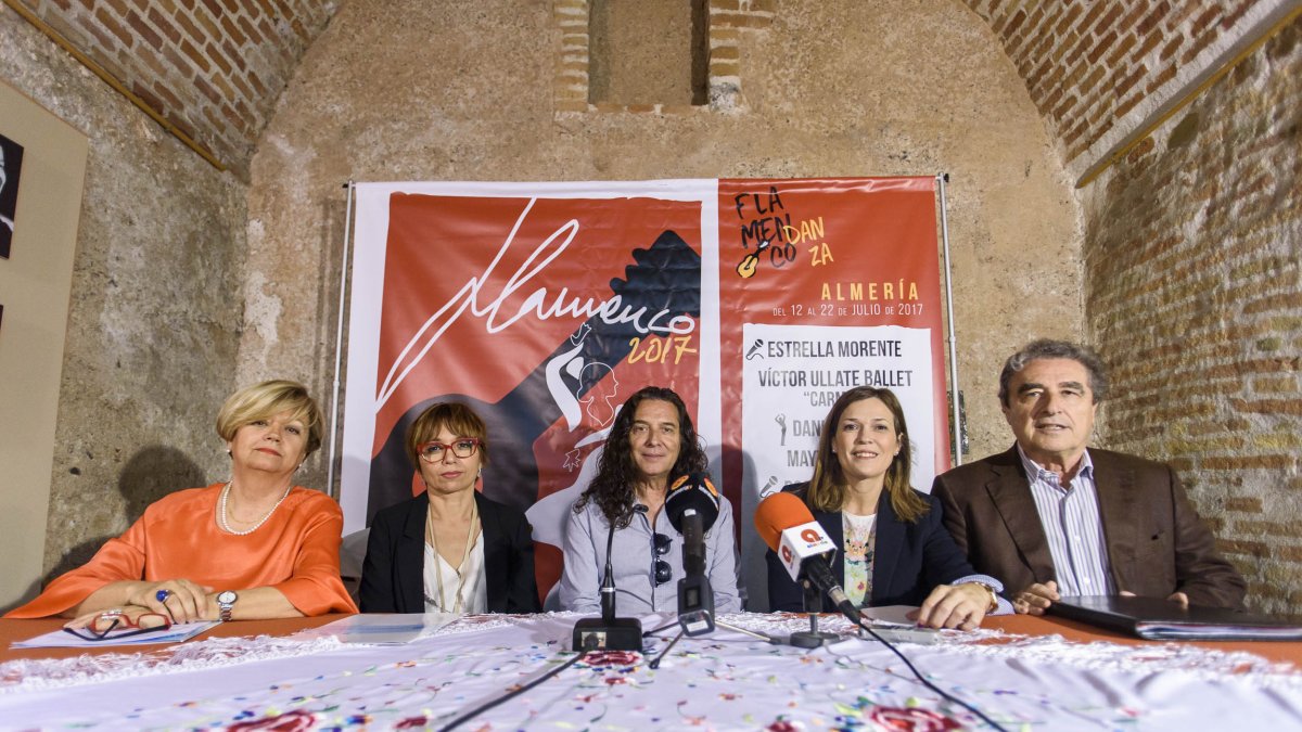 Presentación en la sede de El Taranto del curso de verano que imparte Tomatito.