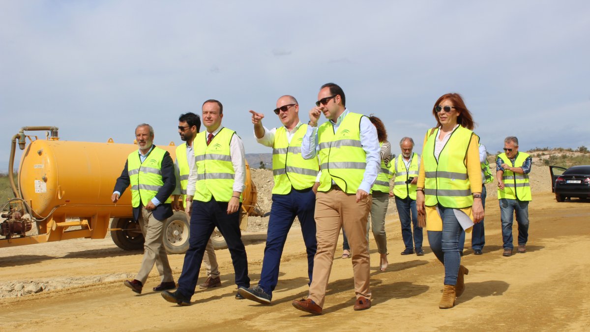 El director de Infraestructuras de la Junta de Andalucía ha visitado las obras de la carretera Vera-Garrucha.