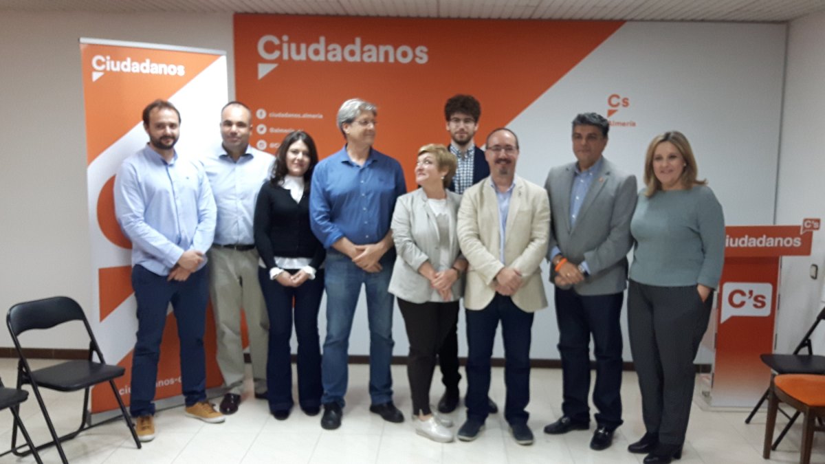 Miembros de la nueva directiva de Almería capital, con José Luque como coordinador.