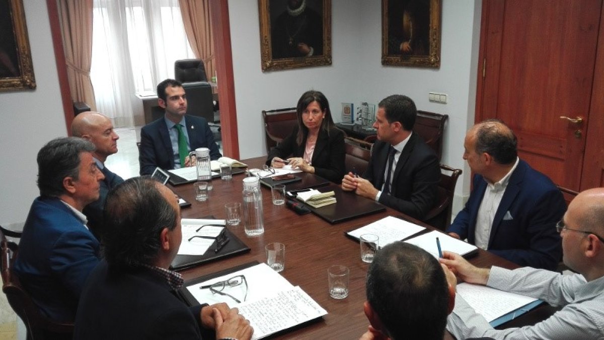 Reunión de la Comisión de Seguimiento del proyecto puerto-ciudad entre Ayuntamiento, Autoridad Portuaria y la Fundación Bahía Almeriport.