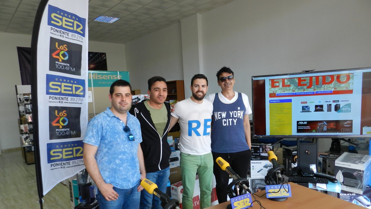 Equipo de www.elejidoshopping.es junto con Javi Fernández y Antonio Artés en la tertulia de SER Deportivos.