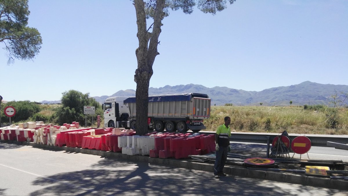 Señalización de las obras en el inicio de los trabajos de la glorieta ovalada.