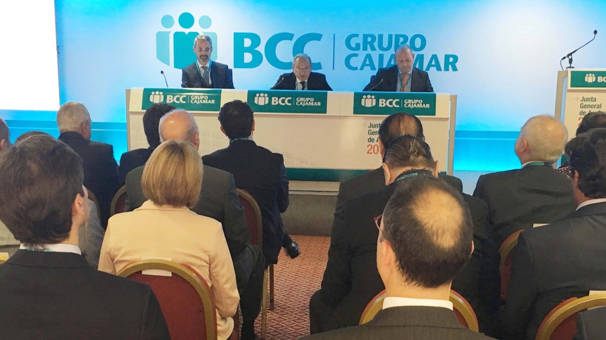 Junta General del Banco de Crédito Cooperativo de ayer