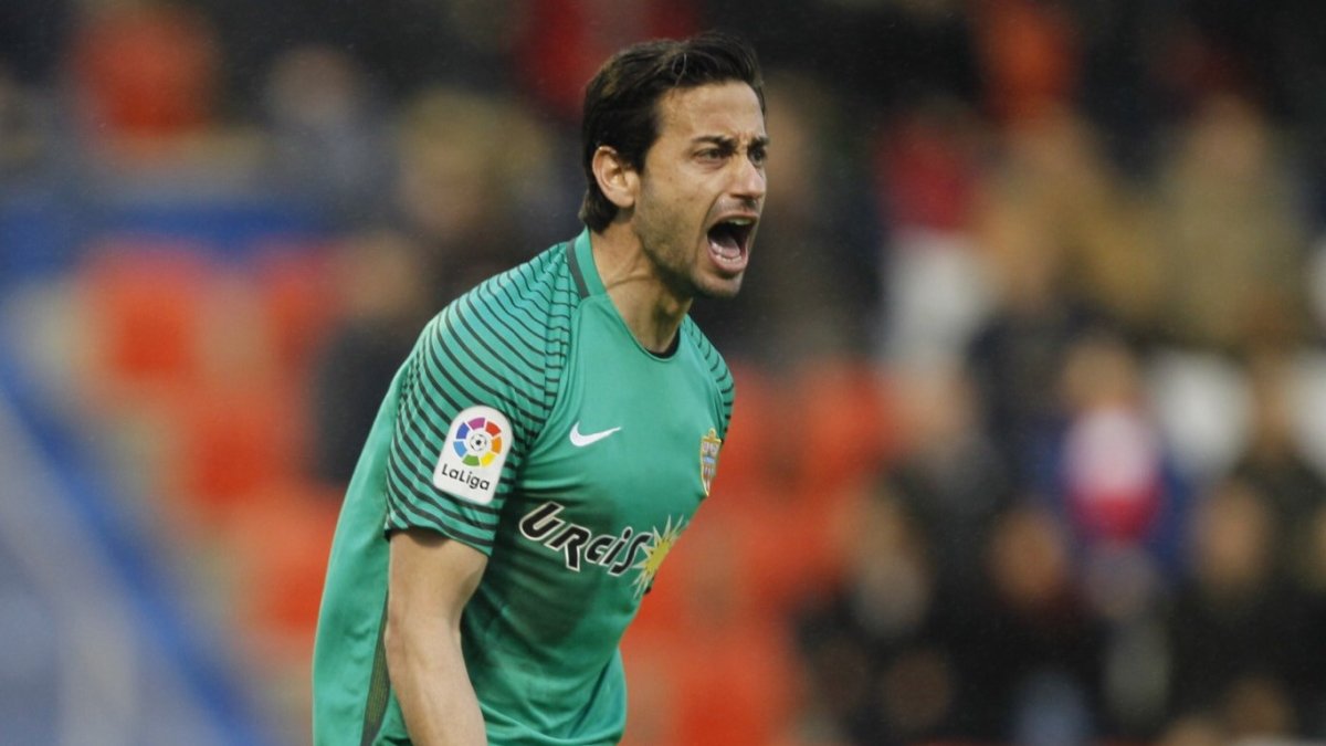 Casto se desgañita en un partido.