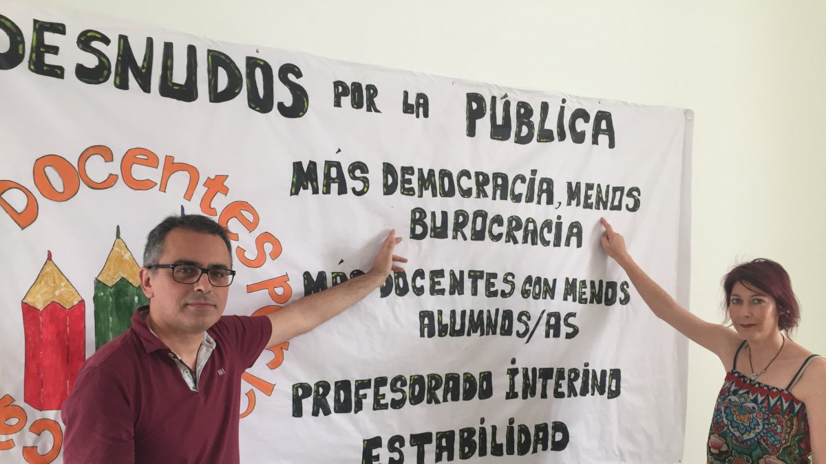Los representantes de Docentes por la Pública, Ángel Rodríguez y Esther Padua.