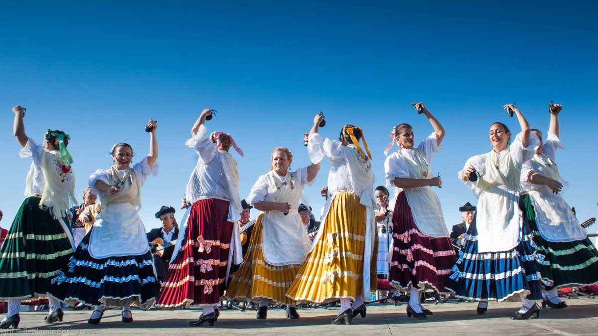 La agrupación Alcazaba en Torregarcía (Foto: FB Agrupación Folklórica Alcazaba).