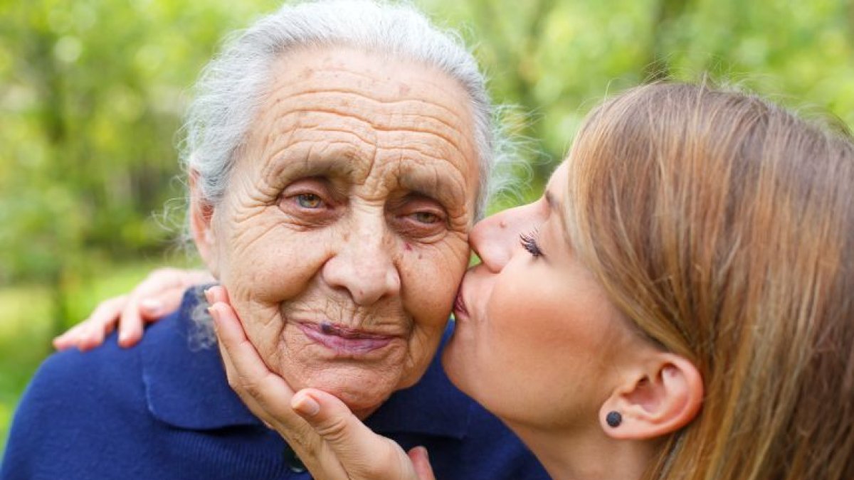 El 96% de los enfermos de Alzheimer son atendidos por familiares. Getty