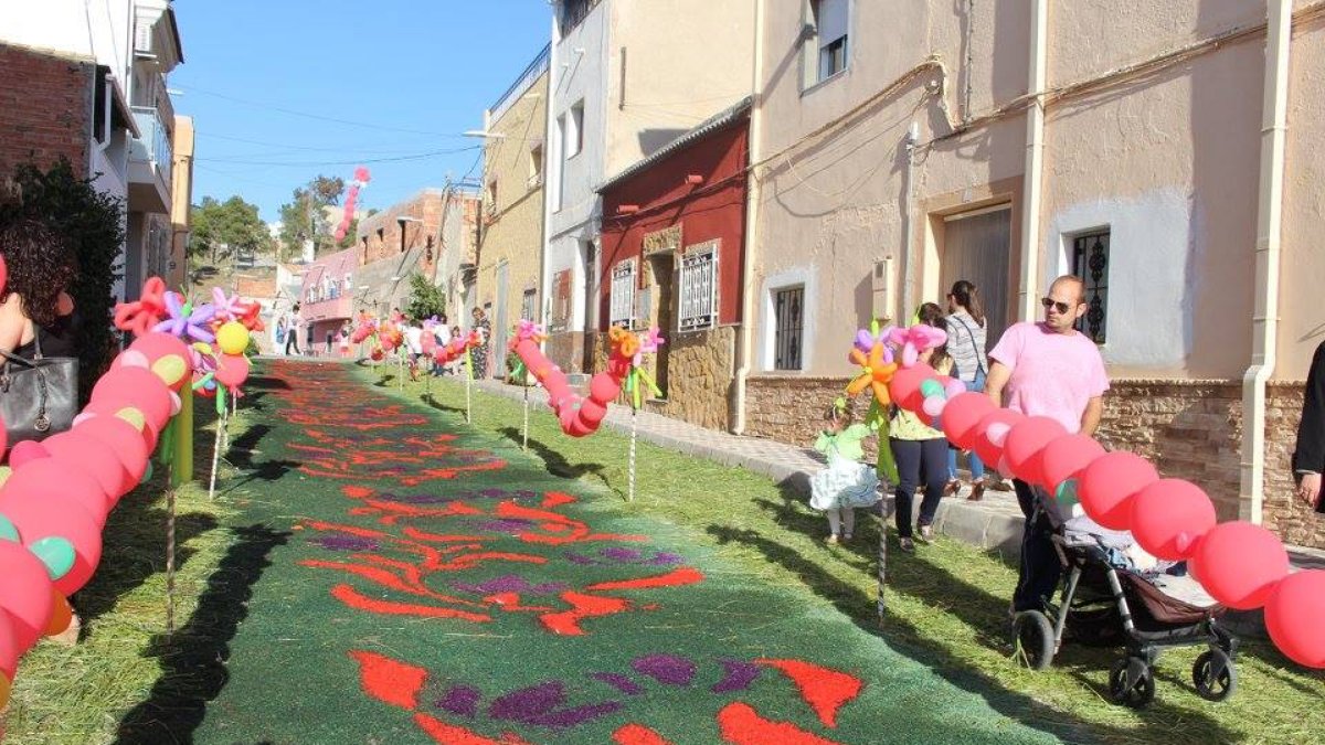 Una de las calles decoradas en Tíjola para la Virgen de Fátima / Foto: Guadalinfo Tíjola.