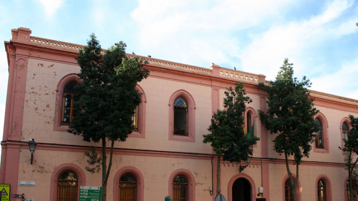 Sede de la Universidad a Distancia en la Plaza de la Administración Vieja en la capital.
