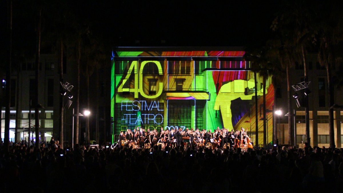 Espectacular videomapping en el Ayuntamiento.