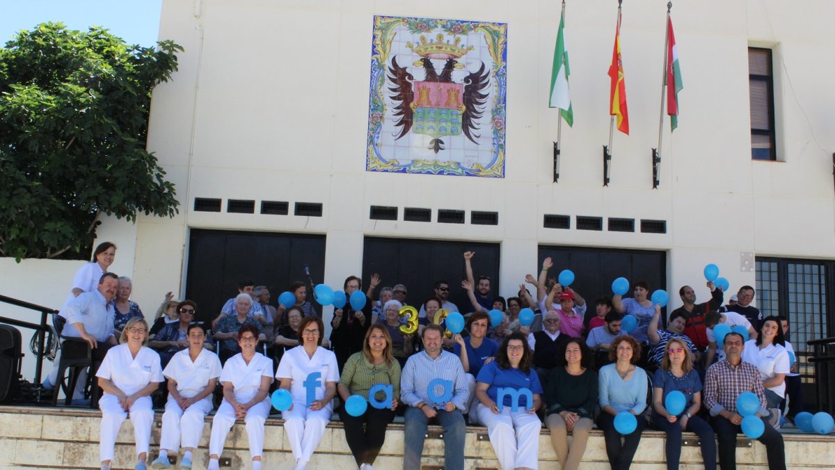 Foto de familia durante el acto de celebración del 30 aniversario de FAAM.