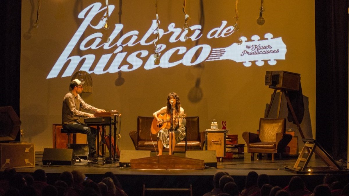 sobre las tablas  La malagueña junto a Gabriel Casanovas durante su actuación.