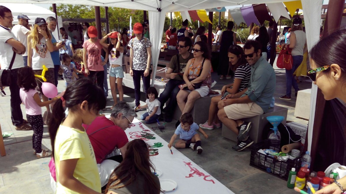 Participantes en el taller de pintura mural.