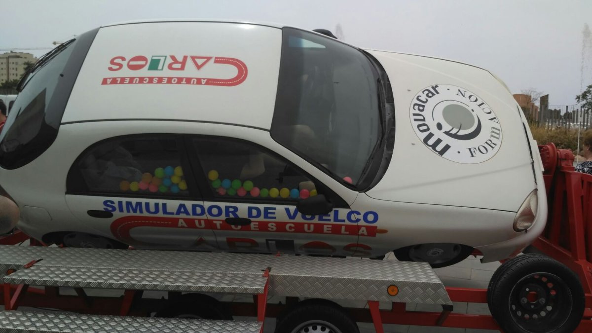 Simulacro del vuelco de un coche.