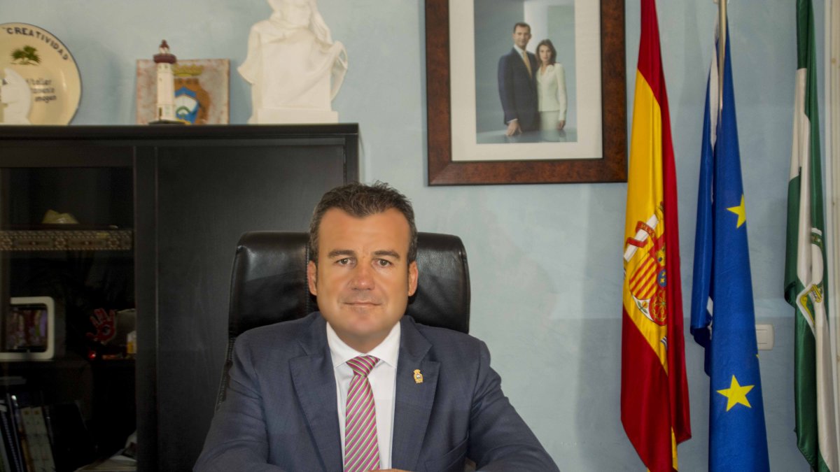 El alcalde de Carboneras, Salvador Hernández.