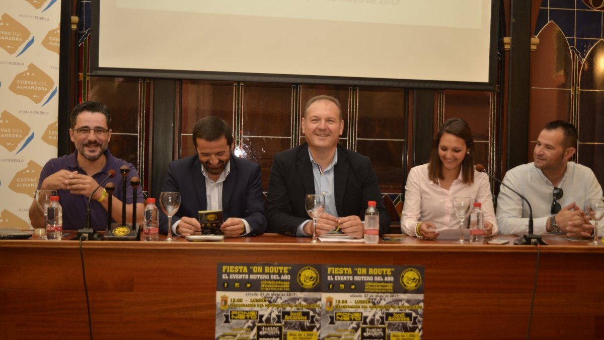 Presentación ayer de la actividad en el Ayuntamiento de Cuevas. (Foto: José Guerrero)