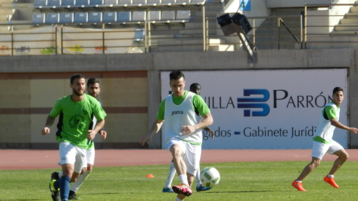 Sergio Martín en un entrenamiento con el CD El Ejido.
