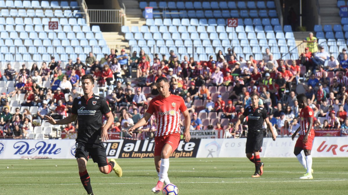 Quique en el partido con el Numancia.