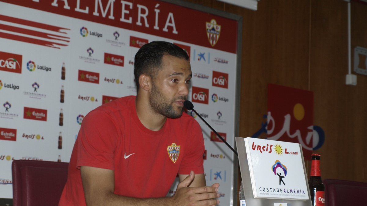 Quique en rueda de prensa.