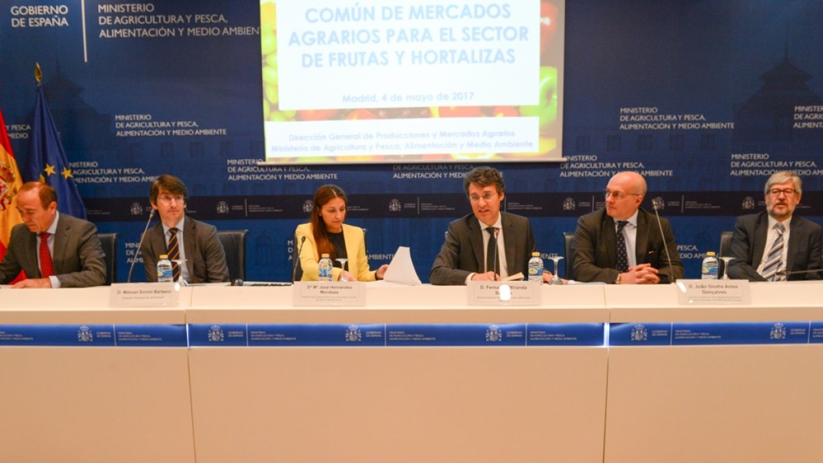 Mesa de la jornada sobre la OCM con José Manuel Fernández Archilla, Manuel Simón, María José Hernández, Fernando Miranda, Luis Angulo y João Onofre A