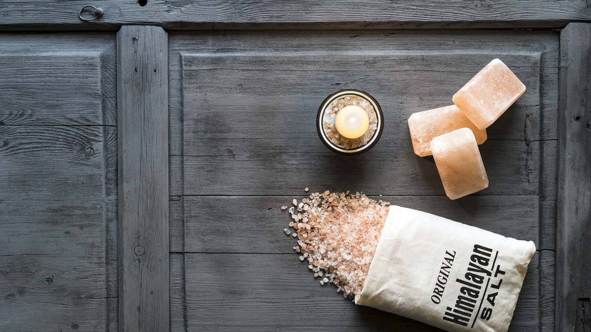 La sal del himalaya usada en este tratamiento tiene grandes efectos detoxificantes y purificantes.