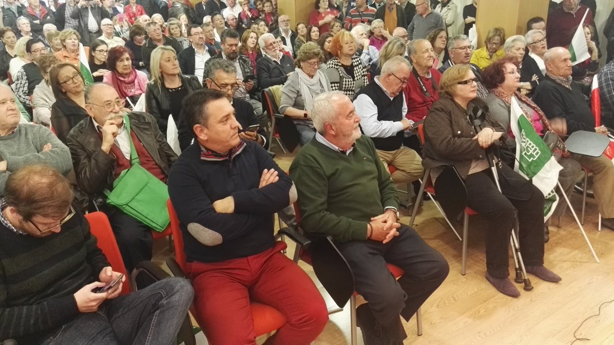 Reunión de seguidores de Pedro Sánchez en Almería.