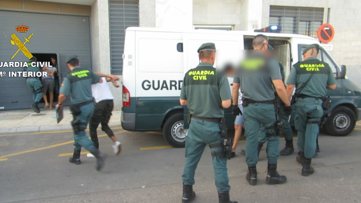 Momento de la detención por parte de la Guardia Civil.