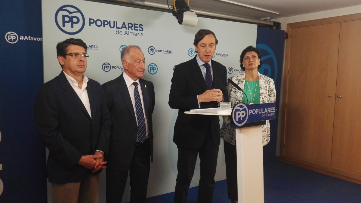 Rueda de prensa en la sede del PP esta mañana.