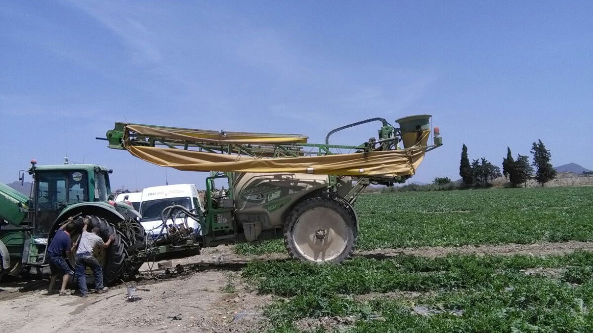 Un tractor ha roto un cable de alta tensión.