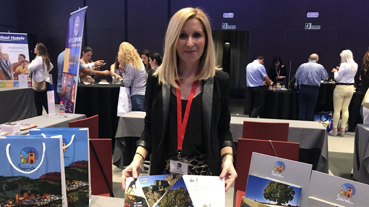 La concejala de Turismo de Serón, Carmen Cuadrado, ha presentado los packs en varias ciudades españolas.