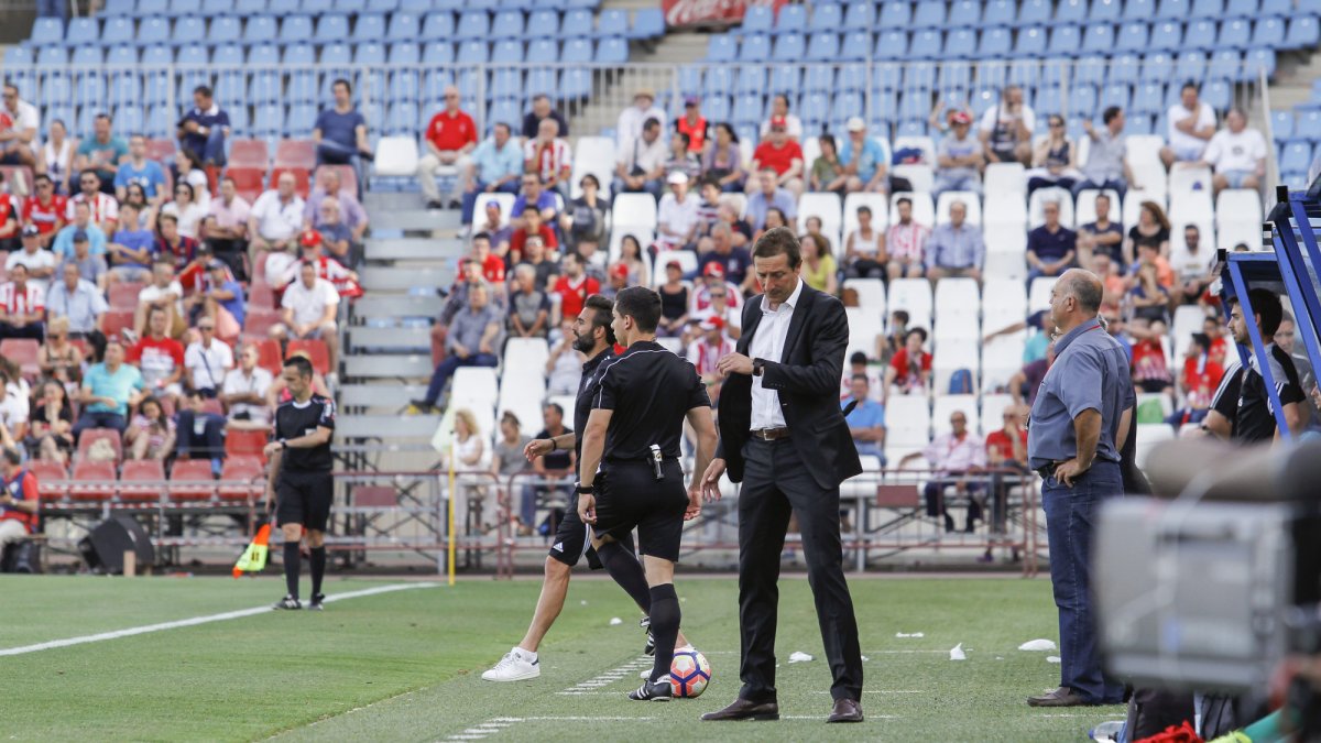 Ramis mirando el crono.