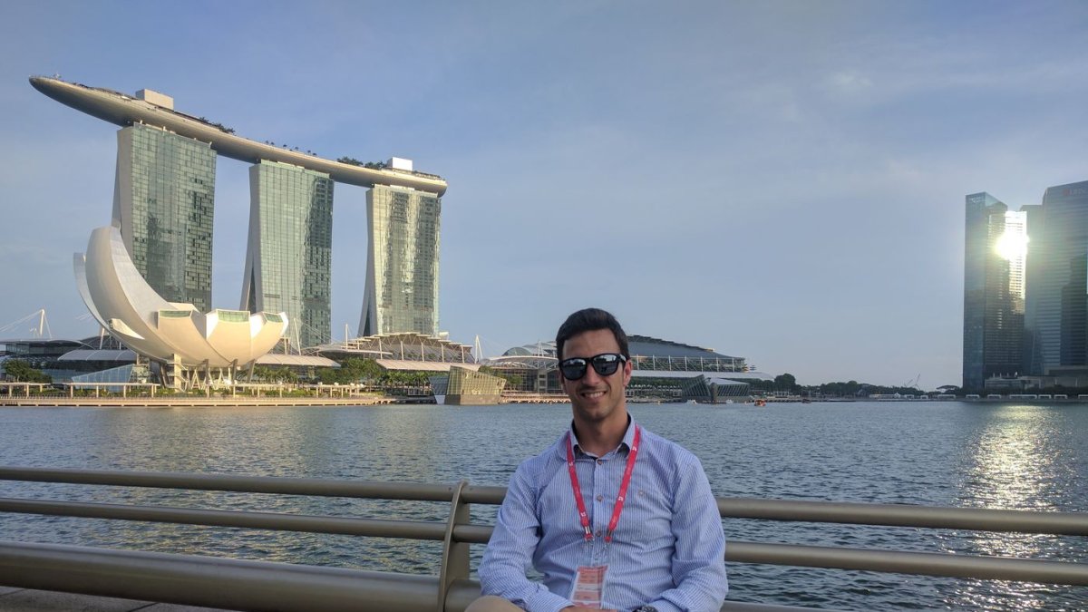 El presidente de aje almería  en su último viaje de negocios a Singapur.